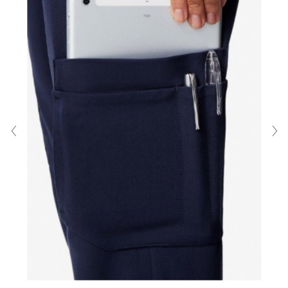 Excellent Figs Limited edition Navy Blue 20 pocket Scrub Joggers Small - Picture 4 of 15